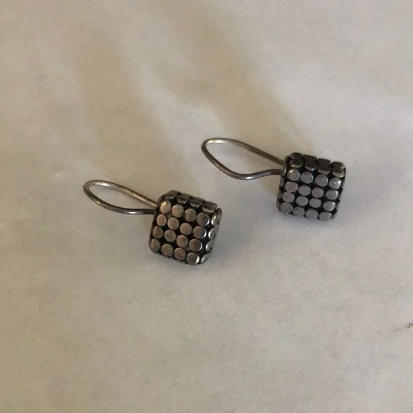 Dotted squares circle motif drop earrings - Picture 3 of 9
